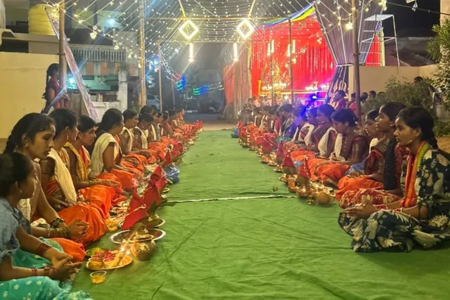 దుర్గామాత అమ్మవారికి కుంకుమార్చన దుర్గామాత అమ్మవారికి కుంకుమార్చన