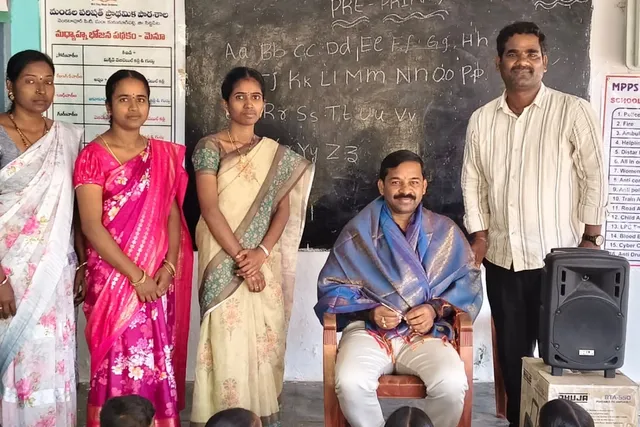 పాఠశాలకు మైక్ సెట్ అందజేత
