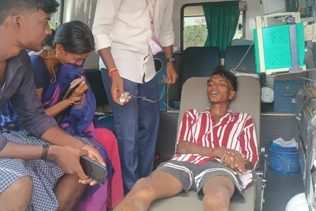 అట్లూరు క్రాస్‌ రోడ్డు వద్ద ద్విచక్ర వాహనాల ఢీ.. ఇద్దరికి గాయాలు
