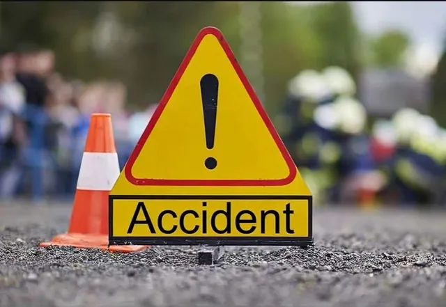 మహిళలపైకి దూసుకెళ్లిన లారీ.. ఒకరు మృతి