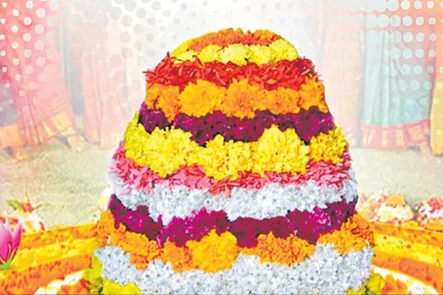 ఎంగిలిపూల బతుకమ్మకు భారీ ఏర్పాట్లు ఎంగిలిపూల బతుకమ్మకు భారీ ఏర్పాట్లు