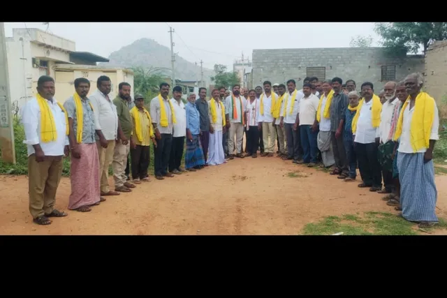 ధర్మవరం 32వ వార్డులో కూటమి అభ్యర్థి గస్తీ ప్రమీల జోరుగా ప్రచారం ధర్మవరం 32వ వార్డులో కూటమి అభ్యర్థి గస్తీ ప్రమీల జోరుగా ప్రచారం