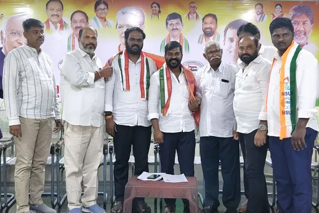 ఖమ్మం: ఆదివాసీ కాంగ్రెస్ జిల్లా అధ్యక్ష ఎన్నికల పరిశీలకుడికి ఘన స్వాగతం