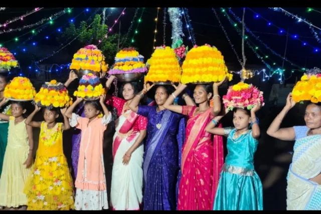 అశ్వారావుపేటలో ఘనంగా సద్దుల బతుకమ్మ సంబరాలు