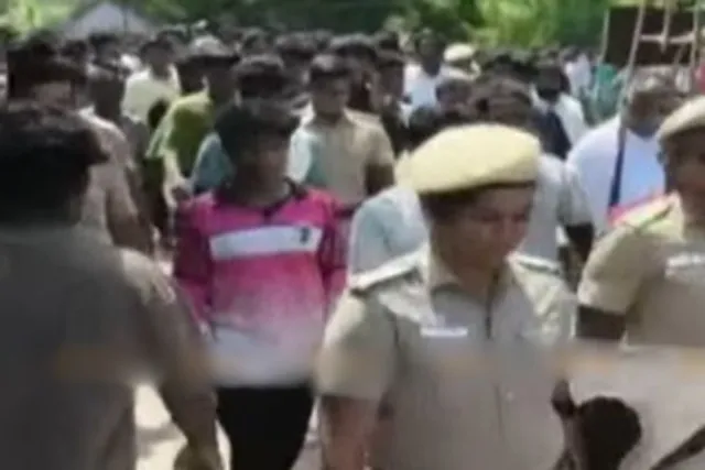 விநாயகர் ஊர்வலம் தடுத்து நிறுத்தம்.. தீண்டாமையை எதிர்த்து போராட்டம்