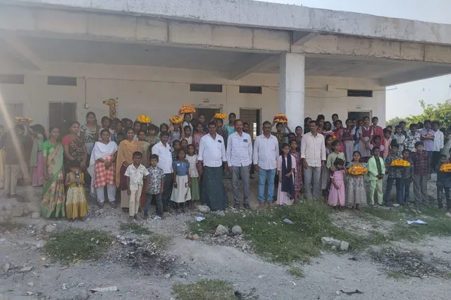 బింగిదొడ్డిలోని ప్రభుత్వ పాఠశాలలోని బతుకమ్మ వేడుకలు