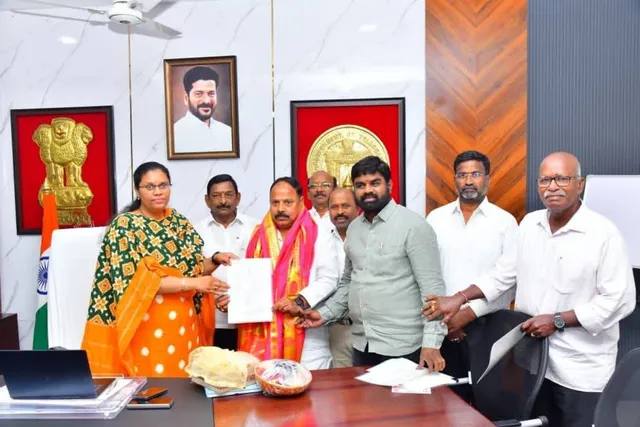 జిల్లా కలెక్టర్ చేతుల మీదుగా రెడ్‌క్రాస్ నూతన చైర్మన్‌కు నియామక పత్రాలు