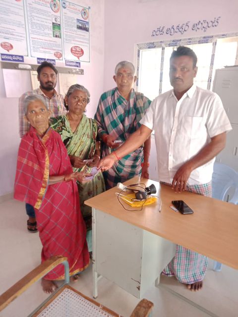 బూర్జ జడ్పిటిసి చేతుల మీదగా అభయ హస్తం