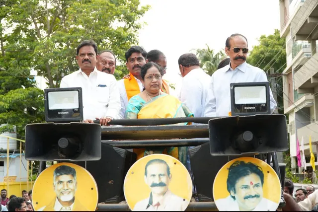 కొవ్వూరు మున్సిపల్ చైర్మన్ అభ్యర్థిగా కంఠమణి విజయలక్ష్మి నామినేషన్