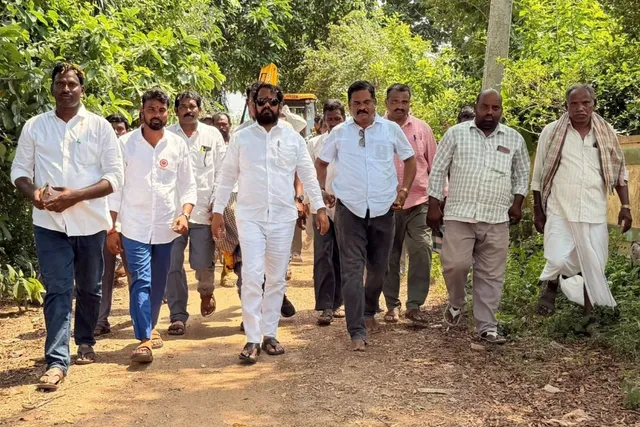 శేతు భీమవరం నుండి గెడ్డ కంచరం వెళ్లే రోడ్డుకు శంకుస్థాపన