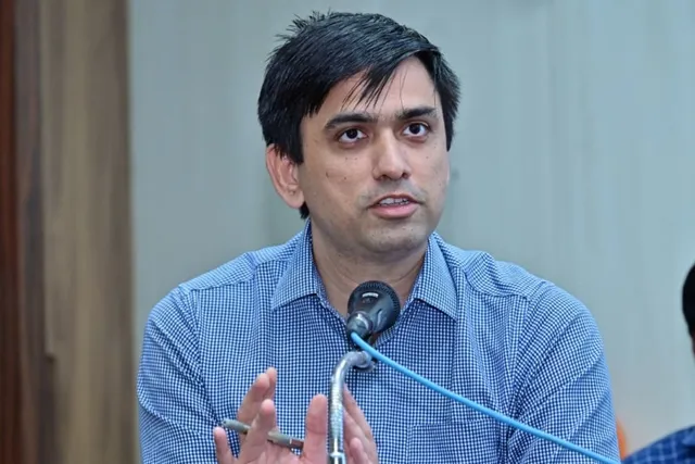 లక్కీ డ్రా ద్వారా 16 మద్యం దుకాణాల కేటాయింపు