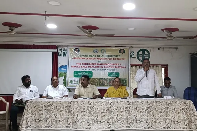లైసెన్స్ లేని ఎరువుల అమ్మకాలపై కఠిన చర్యలు: జేడీఏ