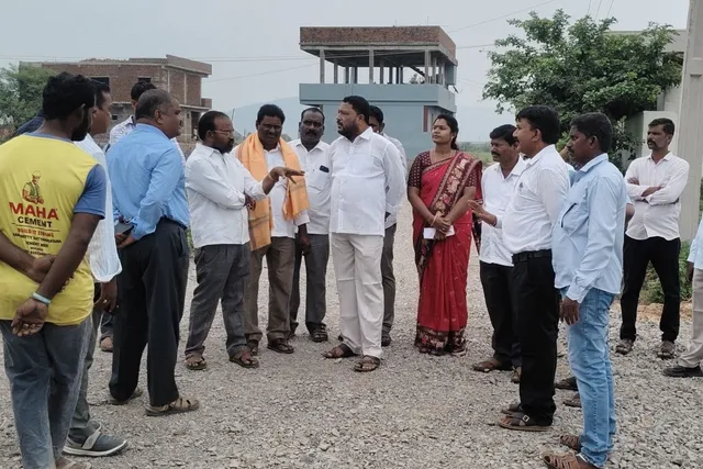 దసరాలోపు సీసీ రోడ్డు, డ్రైనేజీ పనులు పూర్తి చేయాలి