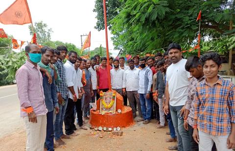 శ్రీరాముని జెండా ఆవిష్కరణ చేసిన జై శ్రీరామ్ యూత్ సభ్యులు