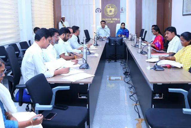 భూముల అవకతవకలపై కలెక్టర్ల సమీక్ష: చర్యలకు ఆదేశాలు