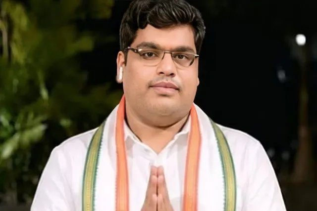 ఎర్రవల్లిలో పసుపు నీళ్లు చల్లి శుద్ధి చేయడం దుర్మార్గపు చర్య