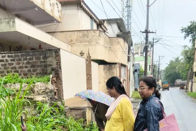తుపాను ప్రభావిత ప్రాంతాలను సందర్శించిన ఎంపీడీవో