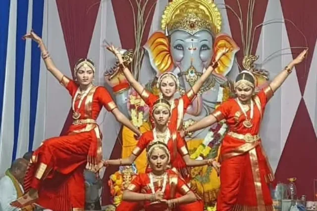 గణపతి మండపంలో కూచిపూడి నృత్యాలు