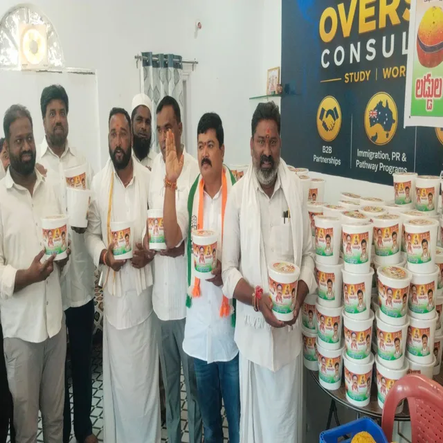 కామారెడ్డిలో కాంగ్రెస్ నేతల ఆధ్వర్యంలో వినాయక చవితి లడ్డూ పంపిణీ