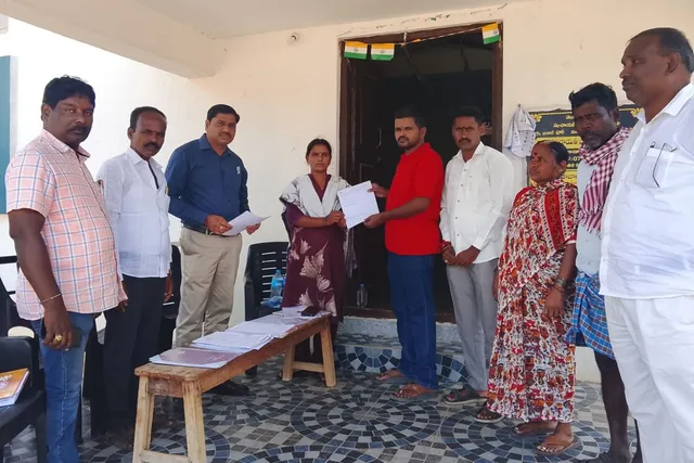 జలాల్‌పూర్ లో ఓటర్ల నమోదు ప్రక్రియ పరిశీలన