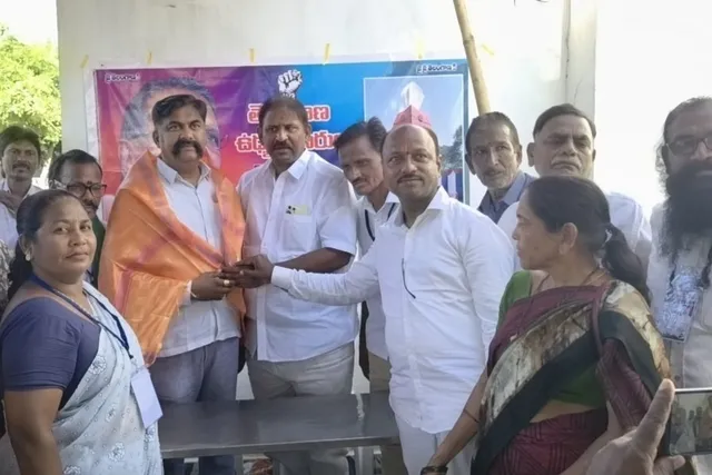 గడ్డం యుగంధర్ ను సన్మానించిన గుడిమల రవికుమార్