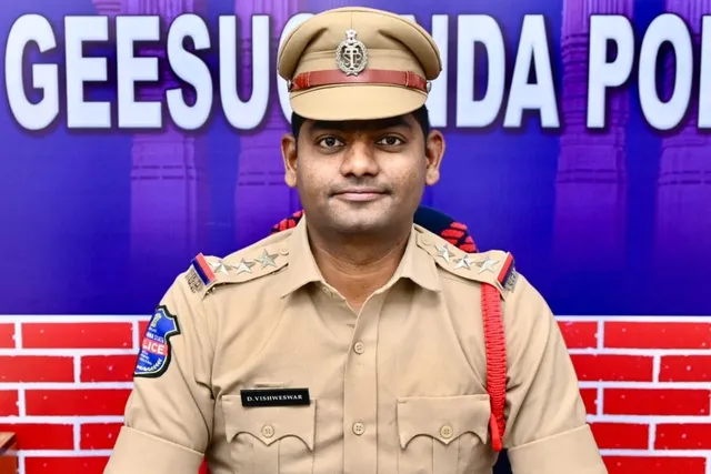 గణేష్ నవరాత్రులను ప్రశాంతంగా జరుపుకోవాలి - సిఐ విశ్వేశ్వర్