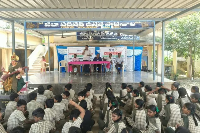 గాదంకి ఉన్నత పాఠశాల విద్యార్థినిలకు సైకిళ్ళు వితరణ గాదంకి ఉన్నత పాఠశాల విద్యార్థినిలకు సైకిళ్ళు వితరణ