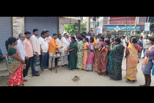 సూర్యాపేటలో పేదలకు అన్నప్రసాద వితరణ