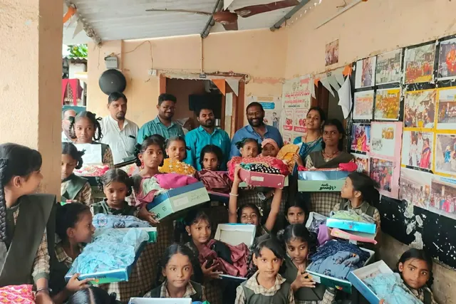 50 మంది బాలికలకు రామా డ్రెస్సెస్ దుస్తుల పంపిణీ