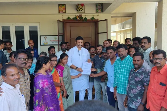ఉండి ఎమ్మార్వో ఆఫీస్ వద్ద గ్రామ సహాయకుల నిరసన, ఎమ్మెల్యేకు వినతి