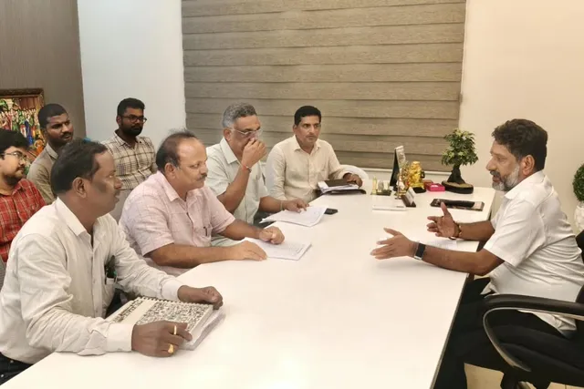 పంచాయతీరాజ్ అధికారులతో ఎమ్మెల్యే ధర్మరాజు సమీక్ష