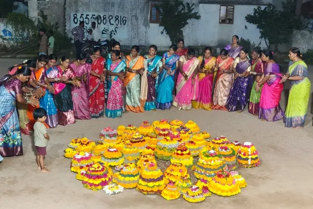 తుర్కపల్లిలో ఘనంగా ఎంగిలిపూల బతుకమ్మ సంబరాలు తుర్కపల్లిలో ఘనంగా ఎంగిలిపూల బతుకమ్మ సంబరాలు