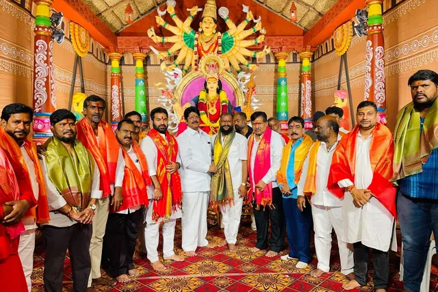 ఈస్ట్ పారసీగుట్టలో అమ్మవారిని దర్శించుకున్న ఎమ్మెల్యే