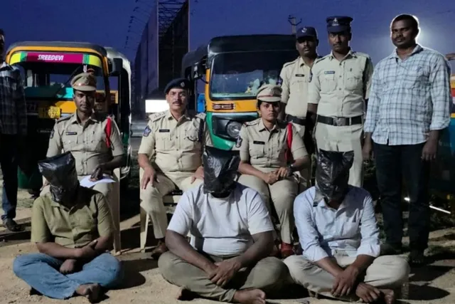 ఆటో ప్రయాణికుడిపై దాడి, దోపిడీ.. ముగ్గురు అరెస్ట్