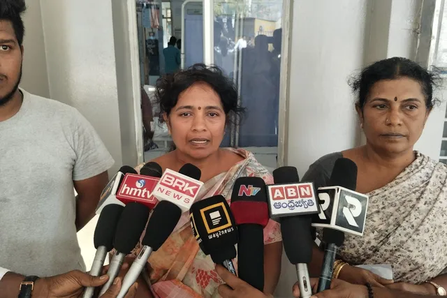 భూ వివాదంలో ఘర్షణ.. ముగ్గురికి తీవ్ర గాయాలు