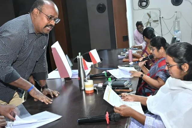 దివ్యాంగులు, వృద్ధుల కోసం మొబైల్ ఓటింగ్ ఏర్పాటు చేయాలి