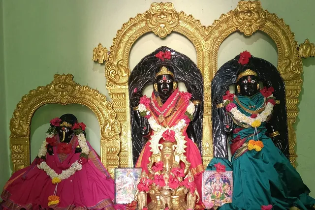 పౌర్ణమి సందర్భంగా సత్యనారాయణ స్వామికి ప్రత్యేక పూజలు, అన్నదానం