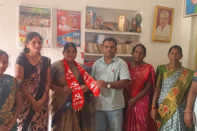 CITUలో చేరిన పూలే హాస్టల్ కార్మికులు.. కొత్త కమిటీ ఎన్నిక CITUలో చేరిన పూలే హాస్టల్ కార్మికులు.. కొత్త కమిటీ ఎన్నిక