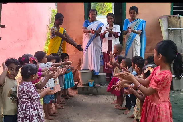 చిన్నారులకు నులి పురుగుల నివారణ మాత్రల పంపిణీ చిన్నారులకు నులి పురుగుల నివారణ మాత్రల పంపిణీ