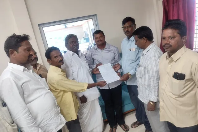 తుఫాన్ నష్టపోయిన రైతులను ప్రభుత్వం ఆదుకోవాలి..గుమ్మడి నరసయ్య