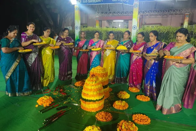 సింగరేణి ఆర్జీ-1లో ఘనంగా బతుకమ్మ సంబరాలు సింగరేణి ఆర్జీ-1లో ఘనంగా బతుకమ్మ సంబరాలు