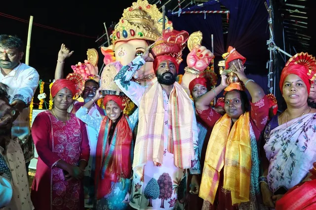 రూ.1.36 లక్షలు పలికిన లడ్డూ రూ.1.36 లక్షలు పలికిన లడ్డూ