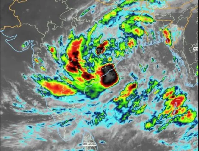 మరో 2-3 గంటల్లో తీరం దాటనున్న తీవ్ర వాయుగుండం