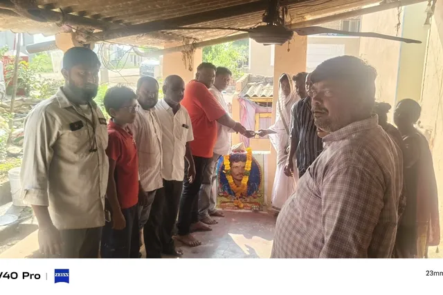 ఏపూరి ఫౌండేషన్ పేద కుటుంబానికి ఆర్థిక సాయం ఏపూరి ఫౌండేషన్ పేద కుటుంబానికి ఆర్థిక సాయం
