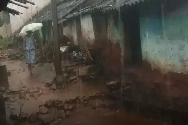 గుమ్మా లక్ష్మిపురం పరిసరాల ప్రాంతంలో జోరుగా వర్షం