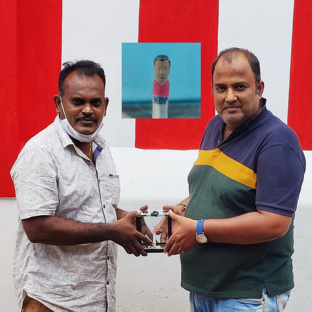 మిత్రునికి వినూత్న రీతిలో ఓదార్పు