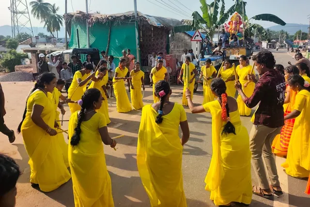 జడ్డంగి వారపుసంతలో వినాయక విగ్రహాల ఊరేగింపు కోలాహలం