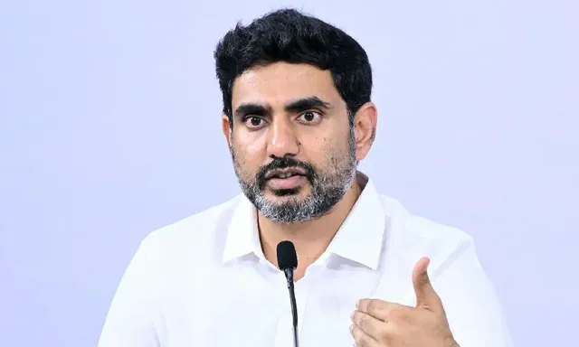 మంగళగిరిలో వైసీపీ వ్యూహాలు: లోకేశ్ కు చెక్ పెట్టేదెవరు?