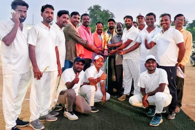 మినిస్టర్ కప్ క్రికెట్ టోర్నమెంట్‌ విజేతగా నర్వ ఉపాధ్యాయుల జట్టు