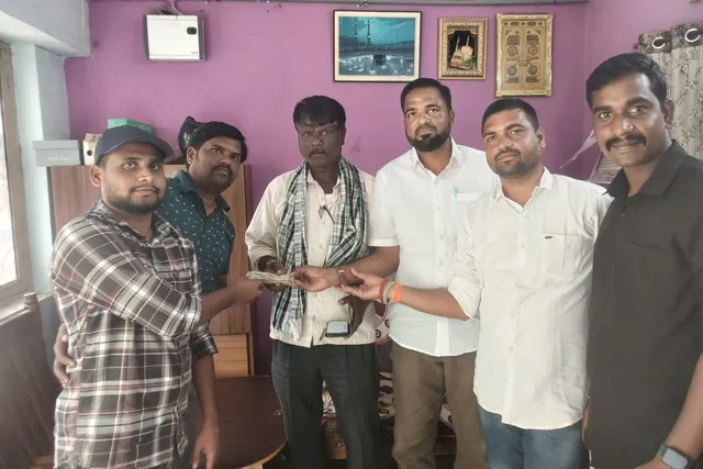 ఎల్లారెడ్డి కౌన్సిలర్ కౌసర్ ఉన్నిసా దుర్గామాత షెడ్డుకు రూ. 80 వేలు అందజేత